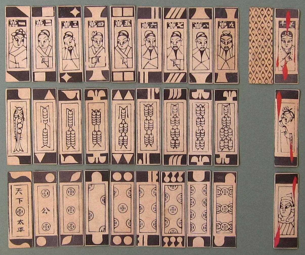 Conjunto de cartas chinesas antigas em fundo neutro
